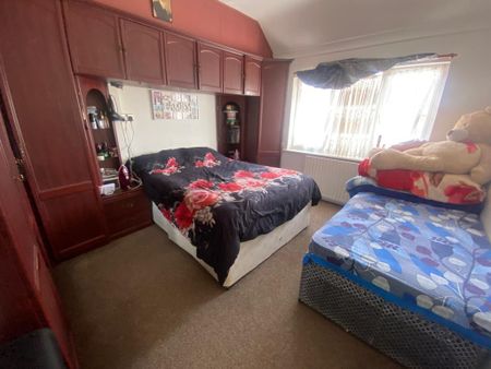 3 bedroom semi-detached house to rent - Photo 4