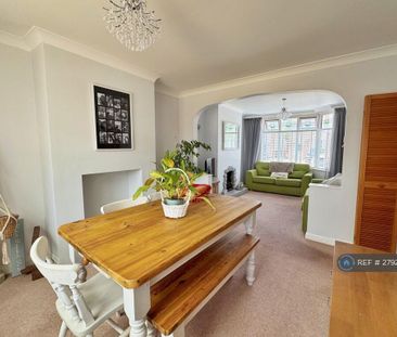 3 bedroom semi-detached house to rent - Photo 2