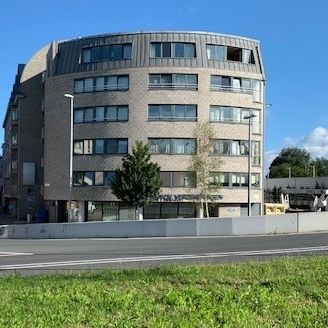 Goed onderhouden éénslaapkamer appartement met ondergrondse parkeerplaats. - Photo 1