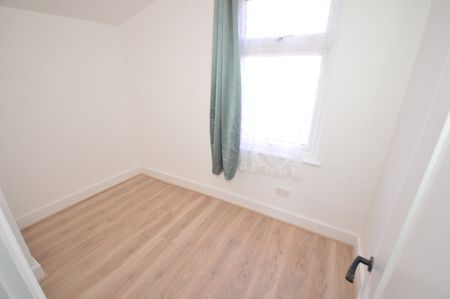 4 Bed Terraced House, Outram Road, E6 - Photo 5