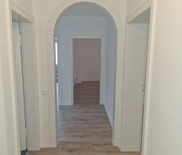 Direkt am Rhein! Renovierte 3-Zimmer-Wohnung mit Balkon zu vermieten! - Foto 1
