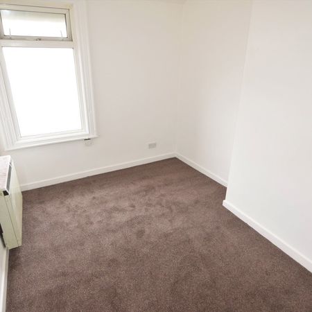 To Let 1 Bed Flat - Photo 3