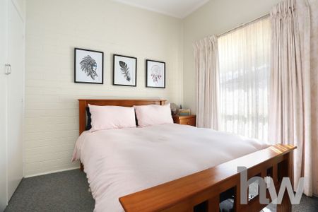 Neat 1 Bedroom Unit - Photo 3