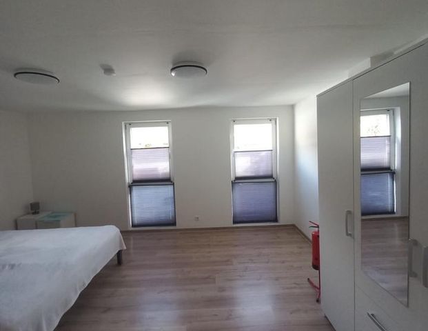 Wohnung mit Terrasse , Teilmöbliert - Foto 1