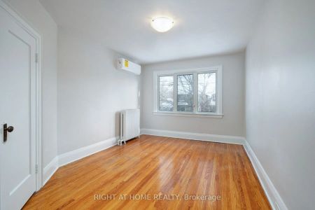 756 Coxwell Avenue #Upper - Photo 4