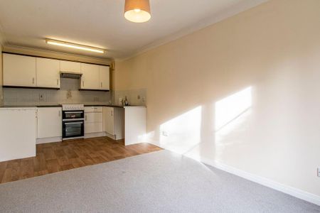 2 bedroom ground floor flat to rent - Photo 5