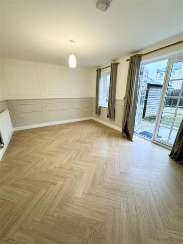 2 bedroom end of terrace house to rent - Photo 2