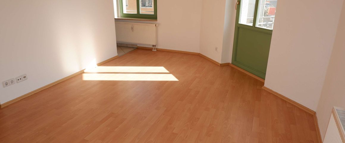 Moderne 2-Zi.-Whg. mit Balkon im 2 OG + Laminat ! - Foto 1