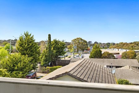 Your Ideal Student Sanctuary – Steps from Monash Uni! **Application Pending** - Photo 4