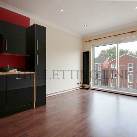 Roundhedge Way, Enfield, Middlesex, EN2 8LD - Photo 1