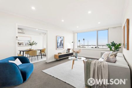 “Perfectly positioned on St Kilda’s iconic Esplanade” - Photo 3