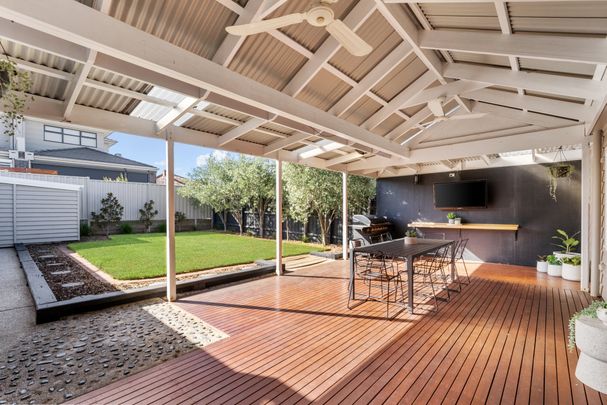Stylish Family Living in Prime Niddrie Location! 6 Month Lease - Photo 1