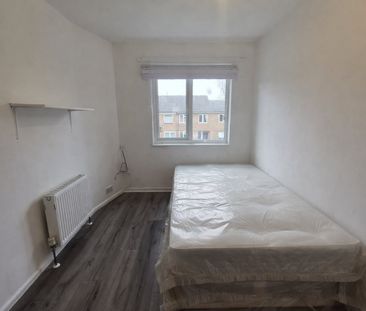 Bedsit, Hogan Way, E5 - Photo 2