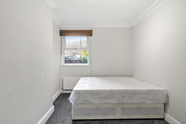 1 bedroom in a house share to rent - Photo 1