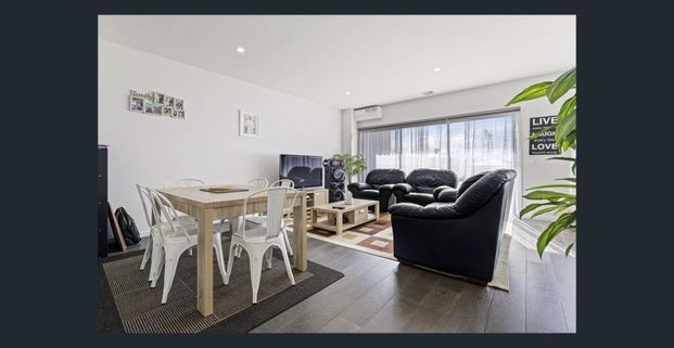 Stylish Reverse-Living Townhouse in the Heart of the East Estate - Photo 1