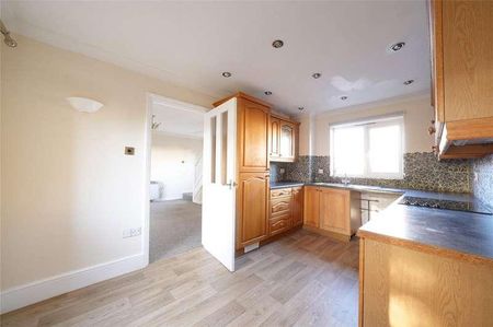 Falcon Way, Beck Row, Bury St Edmunds, Suffolk, IP28 - Photo 4