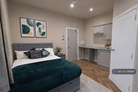 1 bedroom in a house share to rent - Photo 4