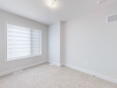 For Lease - 111 Corley Street, Kawartha Lakes, Ontario - Photo 2