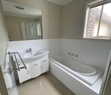 2/5 Gordon Street, Cranbourne VIC - Photo 5