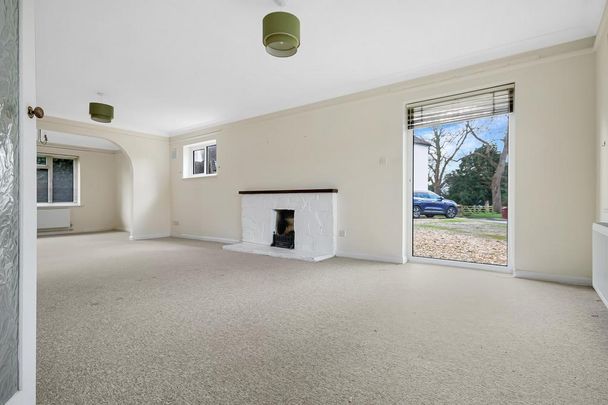 3 bedroom detached bungalow to rent - Photo 1