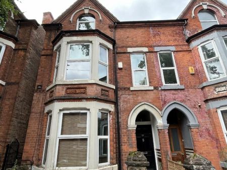 7 Bed Semi-Detached House, Derby Grove, NG7 - Photo 2