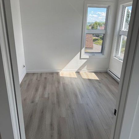 Beau 5 1/2 à beaupré rénové - Photo 3