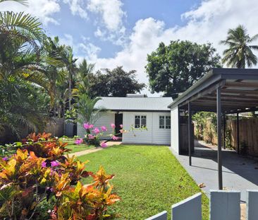 CHARMING BEACHSIDE COTTAGE - Photo 6