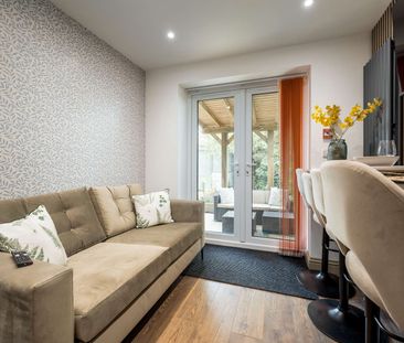 OX Living is proud to present this high-quality 9-bedroom co-living... - Photo 1