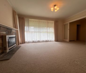 Comfortable Three-Bedroom Home in a Convenient Location - Photo 5