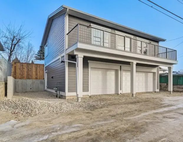 Brand new carriage suite in Huntington Hills | Calgary - Photo 1