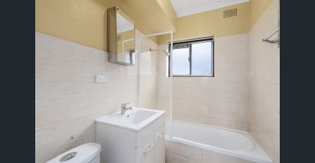 Two bedroom unit in prime location - Photo 4