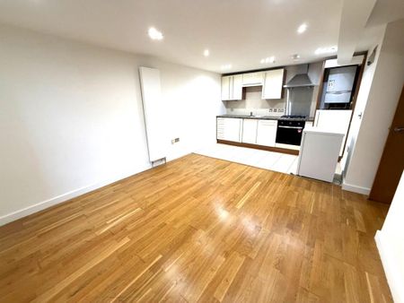 2 bedroom flat to rent - Photo 2