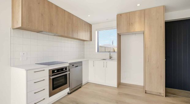 Modern 2-Bedroom, 2-Bathroom Townhouse – Light, Bright, Brand New - Photo 1