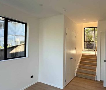 This is a brand new 4 bedrooms house in Westla... - Photo 5