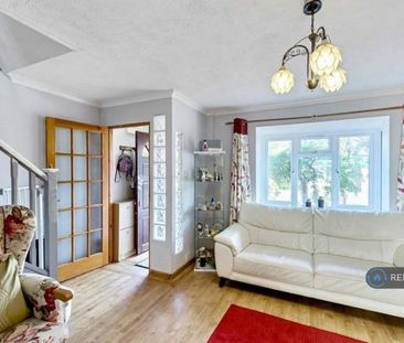 3 bedroom detached house to rent - Photo 3