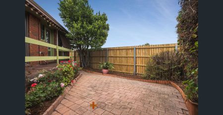 CLOSE TO THE BEACH | THREE BEDROOMS | GREAT LOCATION - Photo 2