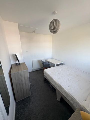 1 bedroom in a house share to rent - Photo 5