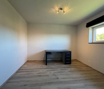 Ruime woning met 3 / 4 slpks centraal gelegen in Leopoldsburg ! - Photo 2