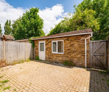 3 bedroom Semi-detached house to rent - Photo 4