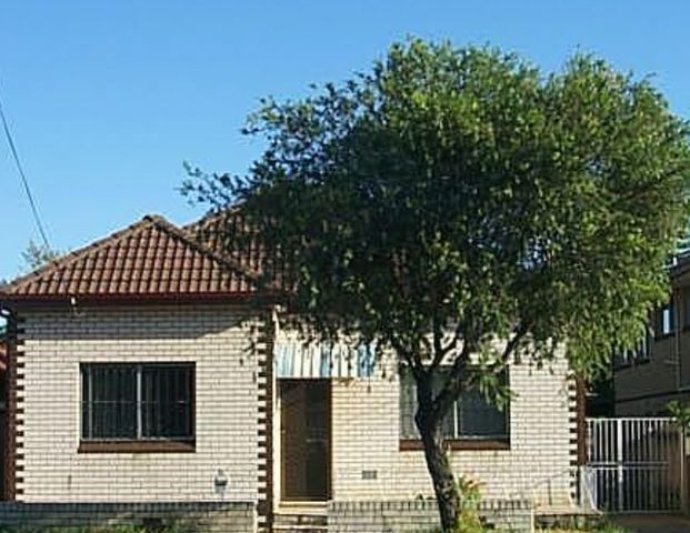 Modern Comfort & Unbeatable Convenience - Photo 1