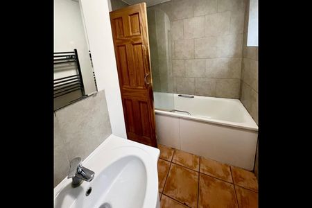 Room in a Shared House, Spacious Double Room In Brixton, SW9 - Photo 4