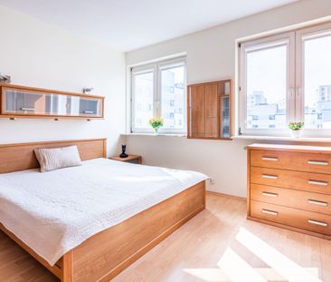 Do wynajęcia gustowny apartament blisko metra - Zdjęcie 2