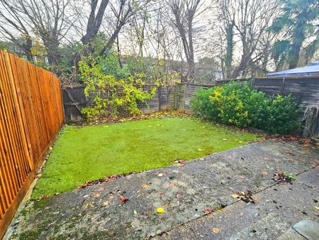 3 bedroom terraced house to rent - Photo 2