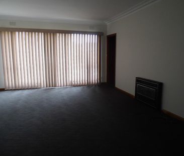 3 BEDROOM HOUSE IN THE HEART OF ALTONA - Photo 2