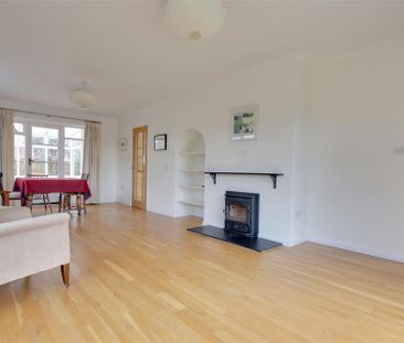 4 bedroom detached house to rent - Photo 2