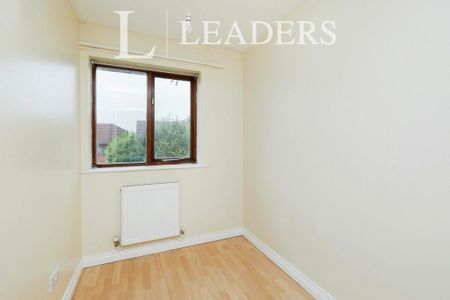 3 bedroom semi-detached house to rent - Photo 5