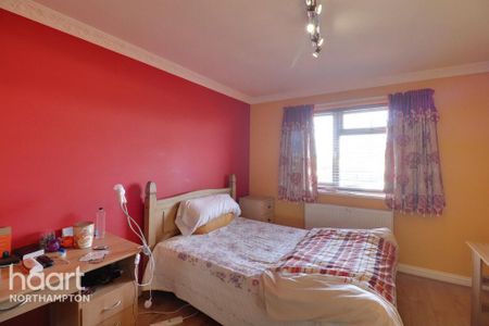 4 bedroom semi-detached house to rent - Photo 5