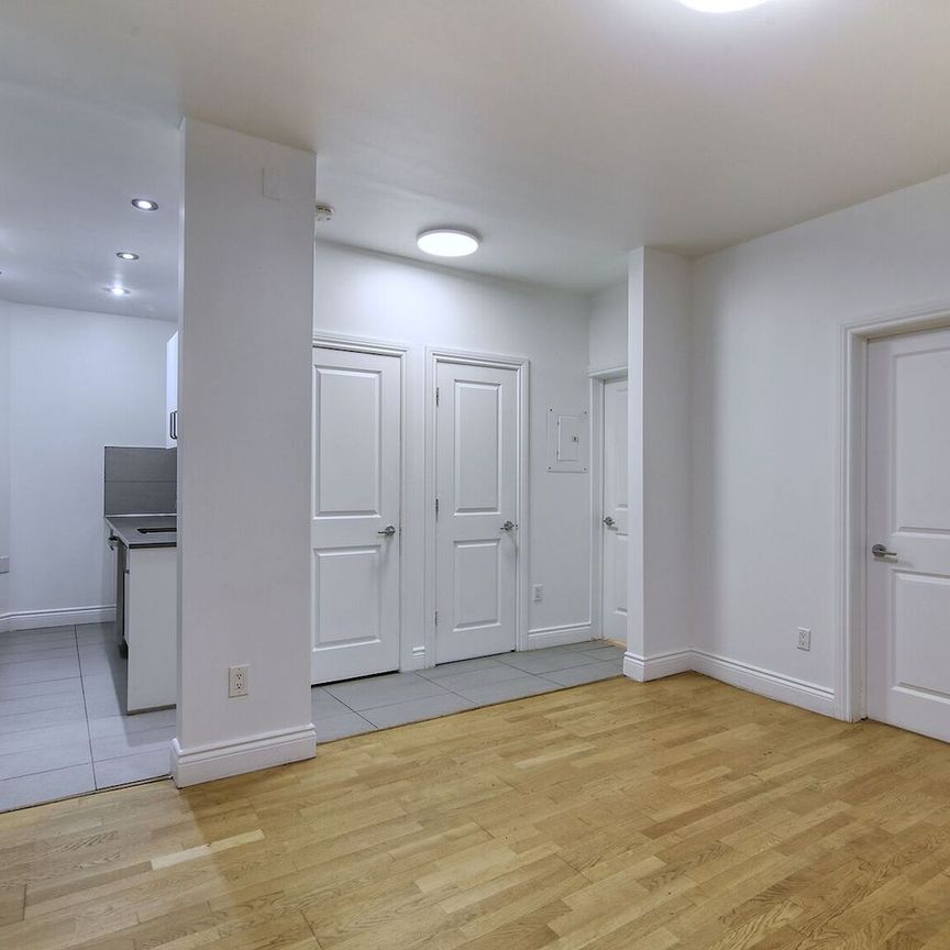 3710-3730 Queen Mary - Photo 1