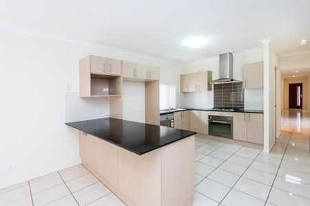 3 Klim Street, Calamvale QLD 4116 - House For Rent - $740 | Domain - Photo 3