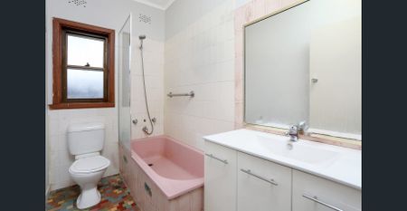 Beautiful Family Home - Photo 2